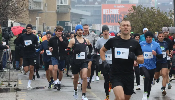 /Galerija/ Humanost jača od kiše: Održana 7. utrka “Osijek trči - i ti to možeš, daruj svoje kilometre”