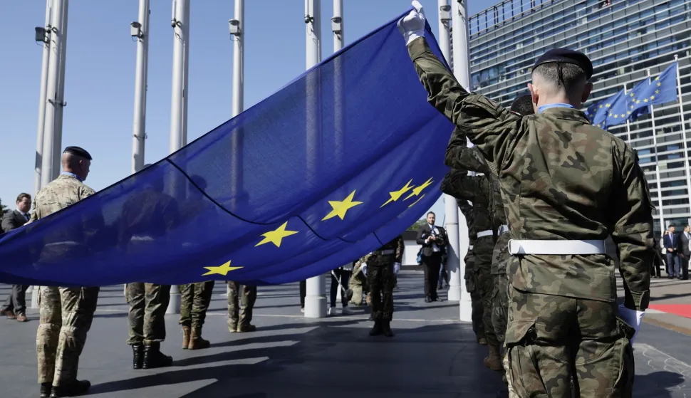 epa12079635 Soldiers carry a European Flag during a commemoration of the 80th anniversary of the end of World War II in Europe at the European Parliament in Strasbourg, France, 07 May 2025. The current plenary session runs from 05 until 08 May 2025. EPA/RONALD WITTEK