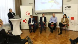 Osijek, 01. 12. 2025, Hrvatska gospodarska komora, županiska komora Osijek, HGK Osijek. Forum o franšizama HGK. Aleksandra Erceg, Ivica Sabo, Boris Čagalj, Jurica Jukić i Anita Markota Štriga.snimio GOJKO MITIĆ 