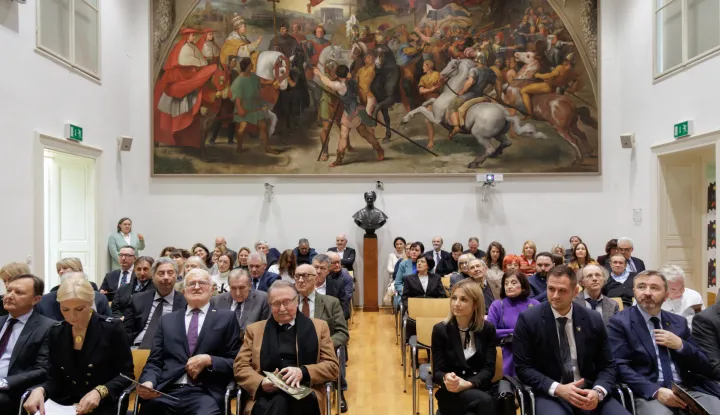 Zagreb, 01.12.2025. - U Hrvatskoj akademiji znanosti i umjetnosti održao se znanstveni skup "Kolona sjećanja na korijene Vukovara", a tom je prigodom potpisani Ugovor o radu Zavoda za znanstvenoistraživački i umjetnički rad HAZU u Vukovaru.foto HINA/ Edvard ŠUŠAK