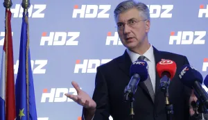 Zagreb.1.12.2025.- Zajednička sjednica Predsjedništva i Nacionalnog odbora HDZ-a.Na slici Andrej Plenković daje izjavu za medije nakon sjednice.Foto HINA/Tomislav Pavlek/ tp