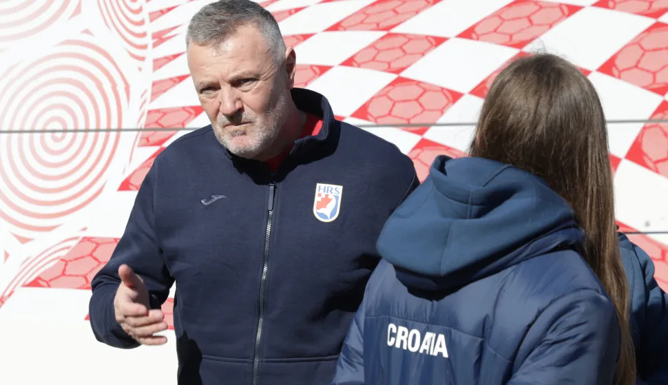 Zagreb, 06.04.2025.- Okupljanje ženske seniorske rukometne reprezentacije prije susreta sa Španjolskom. Na fotografiji izbornik Ivica Obrvan.foto HINA/ Admir BULJUBAŠIĆ/ abu