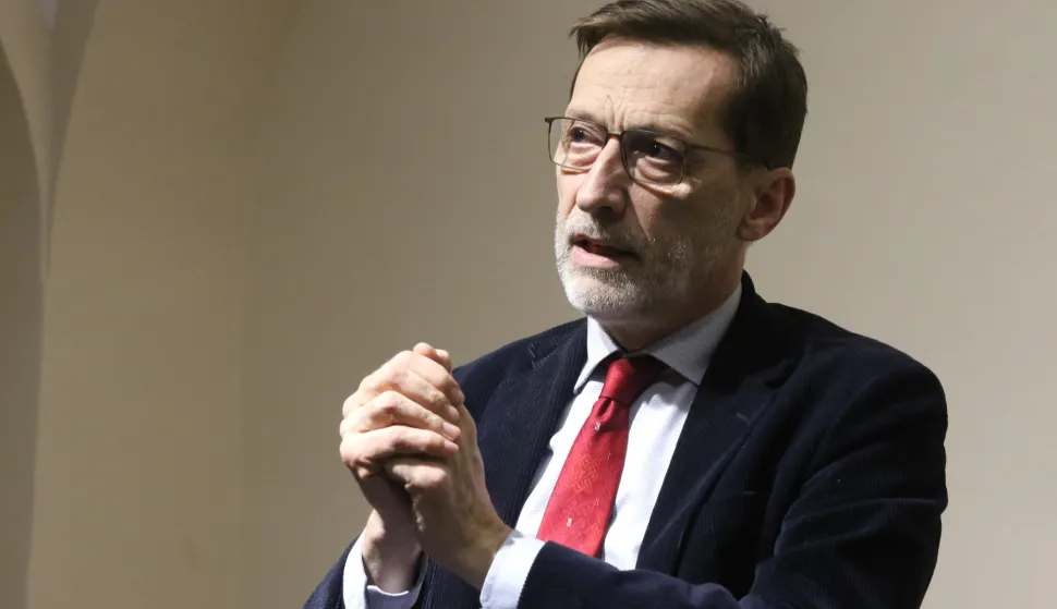 Osijek, 20. 02. 2025, Klub knjižare Nova. Razgovor s Mirom Gavranom.snimio GOJKO MITIĆ