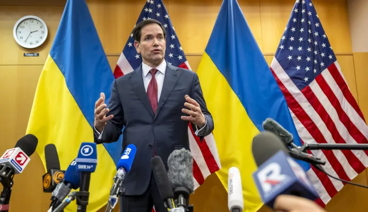 epa12544801 US Secretary of state Marco Rubio, talks to the press at the end of the consultations with Ukraine on the Trump peace plan at the US Mission in Geneva, Switzerland, 23 November 2025. The United States and Ukraine are meeting in Geneva to discuss the American president's peace plan aimed at ending the war with Russia. EPA/MARTIAL TREZZINI