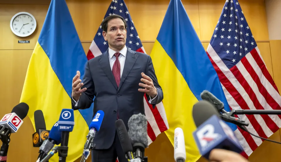 epa12544801 US Secretary of state Marco Rubio, talks to the press at the end of the consultations with Ukraine on the Trump peace plan at the US Mission in Geneva, Switzerland, 23 November 2025. The United States and Ukraine are meeting in Geneva to discuss the American president's peace plan aimed at ending the war with Russia. EPA/MARTIAL TREZZINI