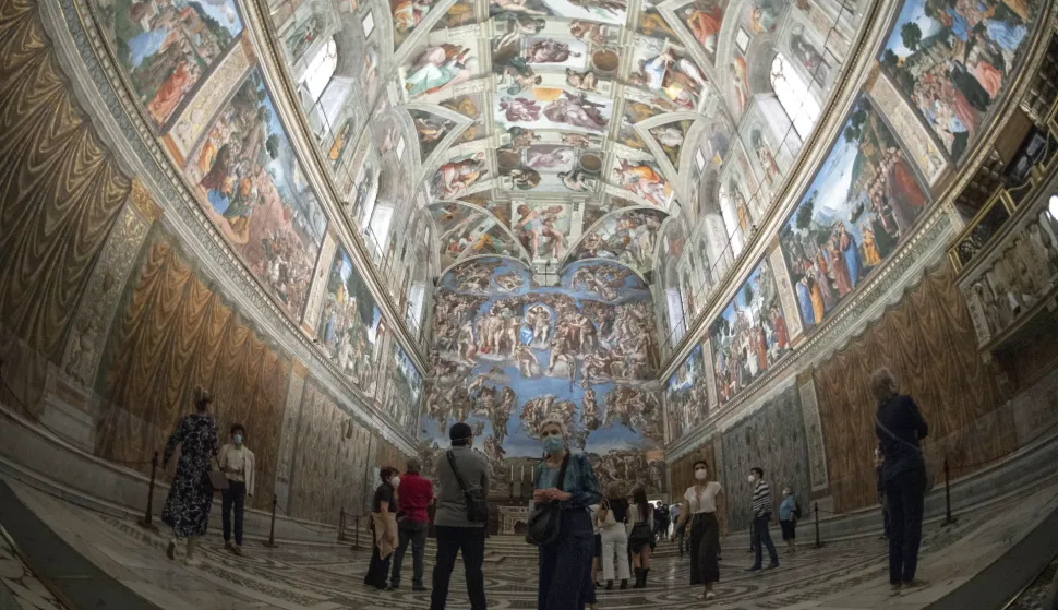 epa08975171 (FILE) - Visitors admire the Sistine Chapel as Vatican Museums reopened, Vatican City, 01 June 2020 (reissued 30 January 2021). The Vatican Museums announced a reopening on 01 February 2021, after a closure of 88 days due to coronavirus restrictions. EPA/MAURIZIO BRAMBATTI  EDITORIAL USE ONLY *** Local Caption *** 56123816