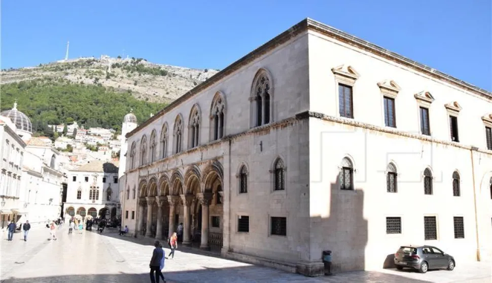DUBROVNIK KNEŽEV DVOR