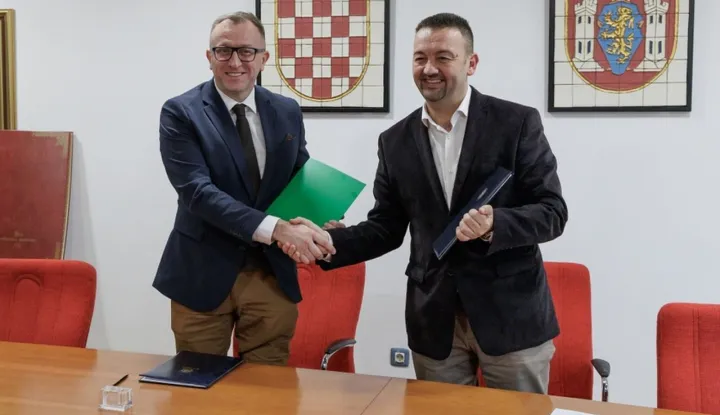 Kre&scaron;imir Bubalo i Marijan Pavliček potpisali ugovor o sufinanciranju rada Pučke kuhinje u Vukovaru; PEVEX osigurao 35.000 eura