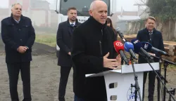 Osijek, 01. 12. 2025, Plac na uglu Dunavske i Vinkovačke. Ministar Branko Bačić položio kamen temeljac za POS-ove na Vinkovačkoj. Branko Bačić.snimio GOJKO MITIĆ