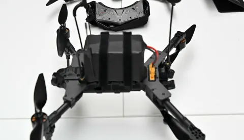 Potpredsjednik Vlade Republike Hrvatske i ministar obrane Ivan Anu&scaron;ić posjetio je danas, 25. srpnja 2025. u Osijeku tvrtku Orqa koja razvija i proizvodi FPV dronove kojima Ministarstvo obrane oprema Hrvatsku vojsku.