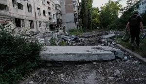epa12170503 A street in the Ukrainian city of Myrnohrad on the Pokrovsk (Donetsk) frontline is completely shelled, 11 June 2025. The city has been heavily besieged for months by Russian troops, who are already within five kilometres. EPA/Maria Senovilla