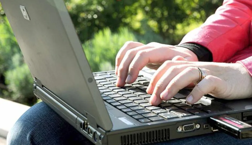 RIJEKA, 19.10.2009. PRIJENOSNO RAČUNALO, KOMPJUTER, LAP TOP, INTERNET, TIPKOVNICA, MI, CD, DVD, USB STICK WEB'N'WALK ILUSTRACIJA SNIMIO PETAR FABIJAN