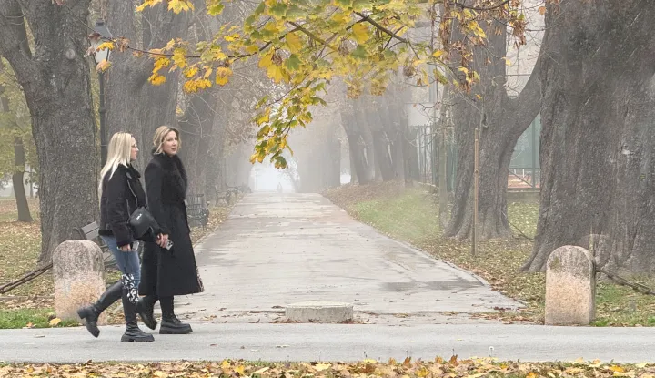 Osijek, 10. 11. 2025., slobodnjaci, slobodnjak, jesen; magla; šetnja; hladno vrijemeSNIMIO BRUNO JOBST