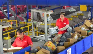 QINGZHOU, CHINA - JUNE 18, 2025 - Workers are sorting packages on the assembly line of a Courier company in Qingzhou City, Shandong Province, China on June 18, 2025. (Photo by CFOTO/Sipa USA) Photo: Costfoto/SIPA USA