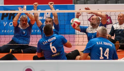 Slavonski tercet prati lidera