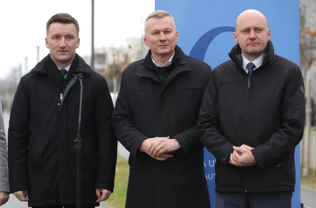Osijek, 03. 12. 2025., Donji grad, otvaranje novog pristani&scaron;ta, riječna marina, čamci, plovila, pristani&scaron;te, riječno pristani&scaron;te, Žarko Tu&scaron;ek; Tihomir Florijančić; Josip MiletićSNIMIO BRUNO JOBST