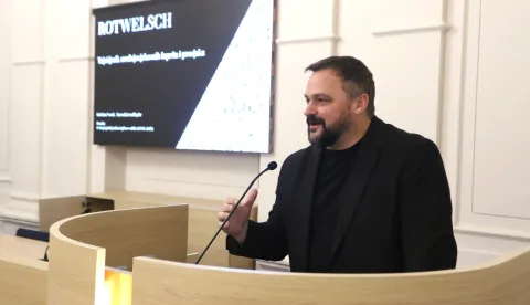 Osijek, 03. 12. 2025, Filozofski fakultet Osijek, svečana dvorana. Dr. sc. Kristijan Novak, održao je predavanje "Rotwelch - tajni jezik srednjovjekovnih lupeža i prosijaka", Dr. sc. Kristijan Novak.snimio GOJKO MITIĆ