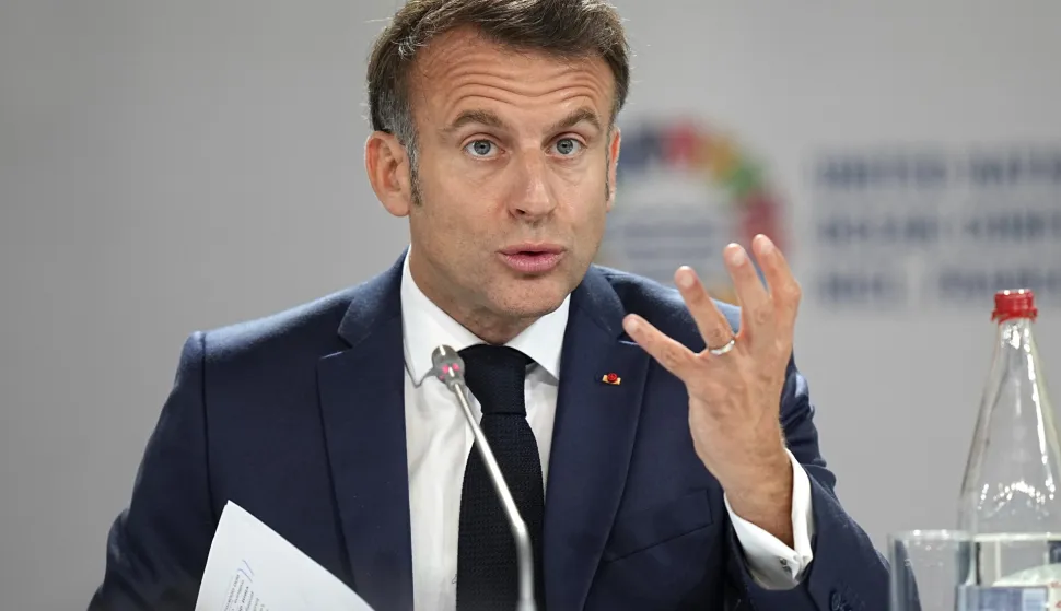 epa12165907 French President Emmanuel Macron gestures as he speaks during the opening of the third UN Ocean Conference, in Nice, France, 09 June 2025. EPA/LAURENT CIPRIANI/POOL MAXPPP OUT