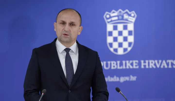 Zagreb, 04.12.2025.- Izjave nakon sjednice Vlade RH. Na fotografiji Ivan Anu&scaron;ić.foto HINA/ Admir BULJUBA&Scaron;IĆ/ abu