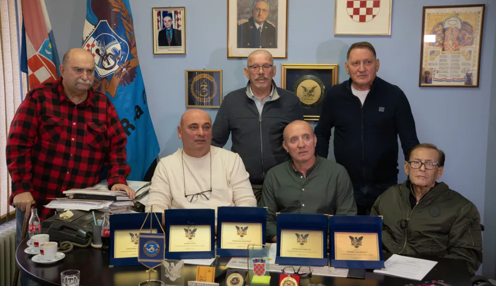 Osijek, 4. 10. 2025., Hvidra, dodjela priznanja povodom obljetnice obrane Osijekapriznanja; hvidra; branitelji; obljetnica