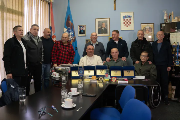 Osijek, 4. 10. 2025., Hvidra, dodjela priznanja povodom obljetnice obrane Osijekapriznanja; hvidra; branitelji; obljetnica