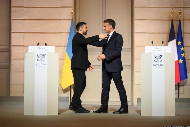 French President Emmanuel Macron and Ukraine's President Volodymyr Zelensky during a press conference at the Elysee Palace in Paris, France on December 1, 2025. &copy; Eliot Blondet/Pool/Bestimage Photo: Eliot Blondet/Pool/Bestimage/BESTIMAGE