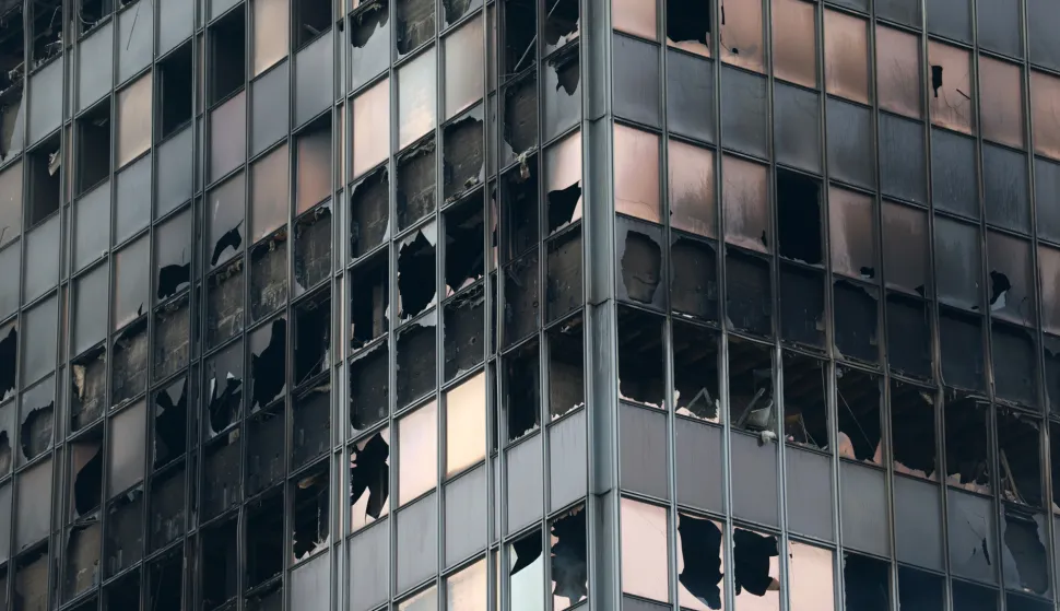 Zagreb, 19.11.2025. - Vjesnikov neboder danas. U Vjesnikovom neboderu na Slavonskoj aveniji požar je izbio u ponedjeljak malo prije ponoći. foto HINA/ Lana SLIVAR DOMINIĆ/ ml