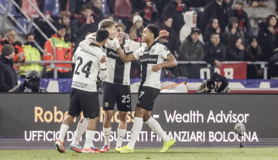 epa12570142 Parma players celebrate the 1-0 lead during the Italian Cup round of 16 soccer match Bologna FC vs Parma Calcio at Renato Dall'Ara stadium in Bologna, Italy, 04 December 2025. EPA/ELISABETTA BARACCHI