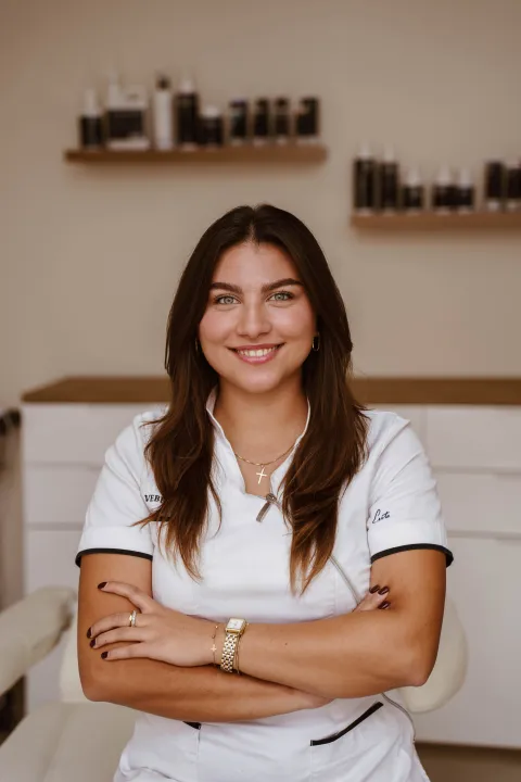 Marija Veber &ndash; prva u Slavoniji i Baranji koja izvodi Hairstroke tehniku obrva