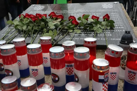 Osijek, 05. 12. 2025, Hebrangova 32, Počast Rosinjači, Dan obrane grada Osijeka, Nataša Tramišak, Ivan Anuštić, Dragan Vulin....snimo GOJKO MITIĆ