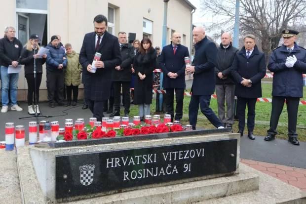 Osijek, 05. 12. 2025, Hebrangova 32, Počast Rosinjači, Dan obrane grada Osijeka, Nata&scaron;a Trami&scaron;ak, Ivan Anu&scaron;tić, Dragan Vulin....snimo GOJKO MITIĆ