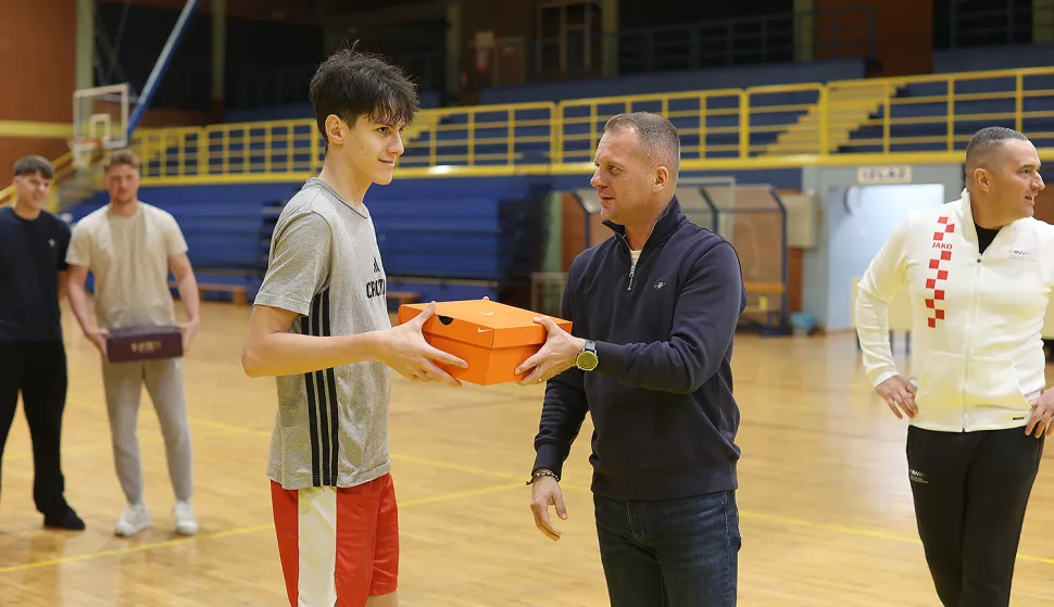 Donacija opreme ko&scaron;arka&scaron;ima