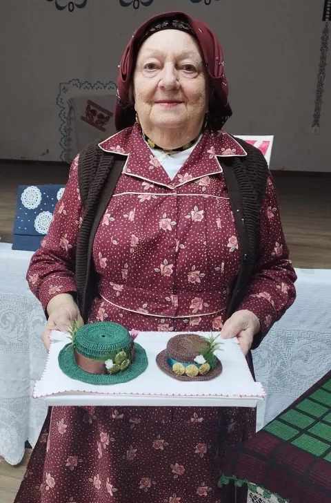 Osijek, 05. 12. 2025., K. P. Svačića 37, Škokačka grana, manifestacija, šokački suveniri, izbor najboljeg suvenira - zlatovez, pobjednik - Šokački šeširi; Ana Muhar - pobjednicaSNIMIO BRUNO JOBST