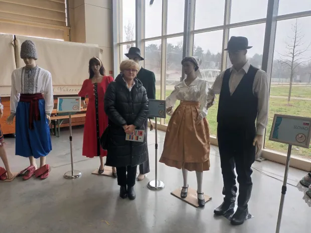 Izložba no&scaron;nji nacionalnih manjina VSŽ u VukovaruDubravka Ra&scaron;ljanin, predsjednica Saveza Rusina RH