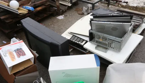 06.02.2017., Karlovac - Elektricni i elektronicki otpad gradjani mogu ostaviti u sabirnim centrima. Stara racunala, kucanski aparati, kablovi i ostala elektronika je opasan EE otpad koji se posebno odvaja i reciklira."nPhoto: Kristina Stedul Fabac/PIXSELL 