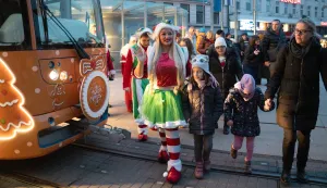 Osijek, 5. 12. 2025., Voćnja božićnim tramvajem, Udruga za Down sindrombožićni tramvaj; down sindrom; djeca; vožnja; blagdani; GPP