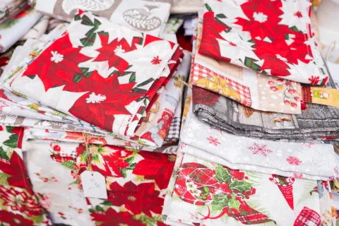 Osijek, 6. 12. 2025., Sajam antikvitetaantikviteti; sajam; kupci; posjetitelji; prodavači