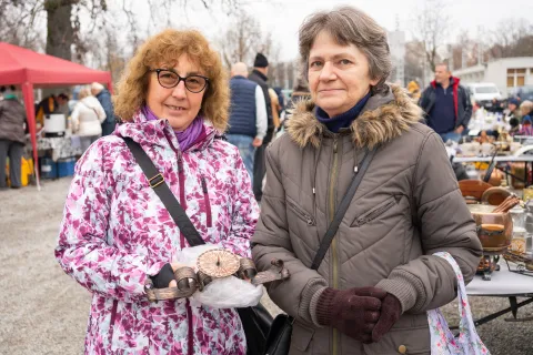 Osijek, 6. 12. 2025., Sajam antikvitetaantikviteti; sajam; kupci; posjetitelji; prodavači, dvije Zdenke