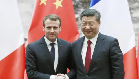 epa06426719 French President Emmanuel Macron (L) and his Chinese counterpart Xi Jinping (R) shake hands after making a joint press statement during a signing ceremony at the Great Hall of the People in Beijing, China, 09 January 2018. Macron is on an official visit to China. EPA/HOW HWEE YOUNG