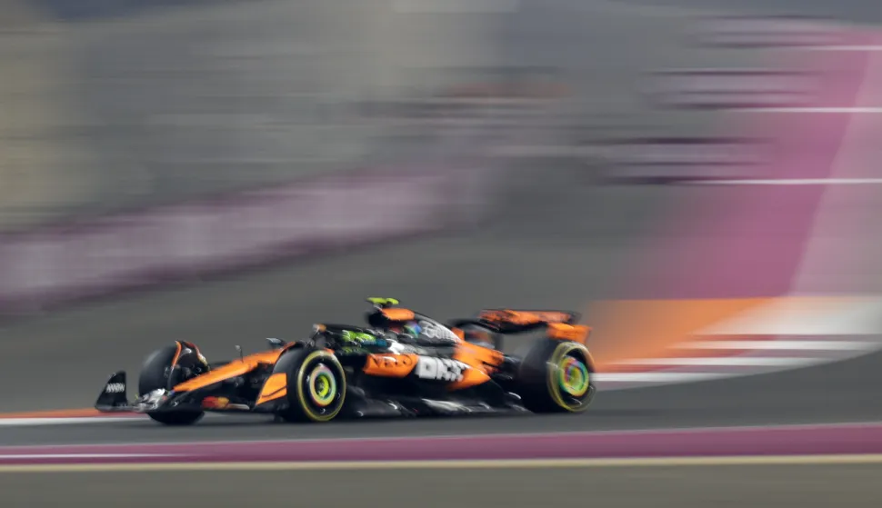 epa12560058 McLaren driver Lando Norris of Britain competes in the Formula 1 Qatar Grand Prix at the Lusail International Circuit racetrack outside Doha, Qatar, 30 November 2025. EPA/ALI HAIDER