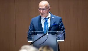 Zagreb, 27.08.2025 - U sklopu Konferencije veleposlanika, generalnih konzula, konzula i vojnih izaslanika Republike Hrvatske u Nacionalnoj i sveučili&scaron;noj knjižnici, ministrica vanjskih poslova i iseljeni&scaron;tva Palestine Varsen Aghabekian održala je izlaganje veleposlanicima. Na slici ministar vanjskih i europskih poslova Republike Hrvatske Gordan Grlić Radman.foto HINA/ Damir SENČAR/ds