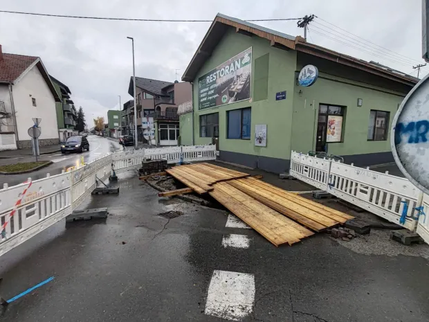 Propao pločnik na kružnom toku DIvaltova - SrijemskaGOJKO MITIĆ
