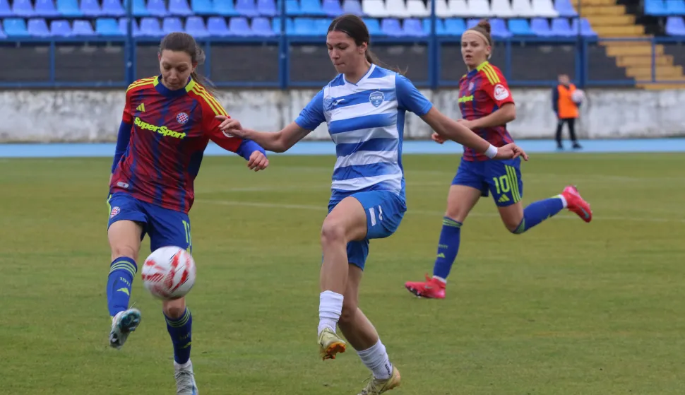 Osijek, 07. 12. 2925, Stadion Gradski vrt. Nogomet, Osijek - Hajduk (Split), Magenta liga za nogometa&scaron;ice.snimio GOJKO MITIĆ