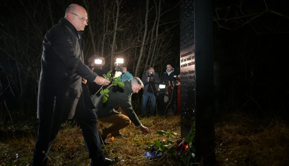 Zagreb, Sljeme - Srpsko narodno vijeće (SNV) i Antifa&scaron;istička liga Republike Hrvatske, uz potporu Grada Zagreba, obilježili su 34. godi&scaron;njicu ubojstva, Aleksandre, Marije i Mihajla Zeca, i to na sljemenskom lokalitetu Adolfovac, mjestu gdje su u noći sa 7. na 8. prosinca 1991. ubijene dvanaestogodi&scaron;nja Aleksandra i njezina majka Marija Zec. foto HINA/ SNV/ Sandro Lendler/ tm