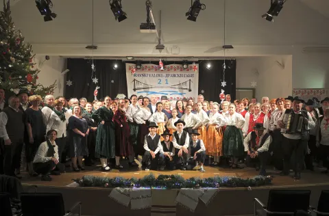 Osijek, 06. 12. 2025., Mađarski centar, KUD Rusina Osijek, dravski valovi, zajednička fotografija; Marko Eljuga SNIMIO BRUNO JOBST