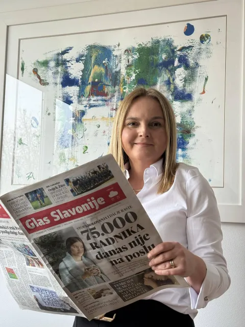 Antoaneta Radočaj Jerković čita Glas Slavonije