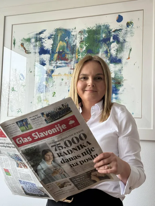 Antoaneta Radočaj Jerković čita Glas Slavonije