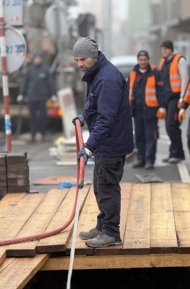 Osijek, 08. 12. 2025., Kružni tok, Divaltova - Srijemska, Voodovod Osijek, radovi, kanalizacija, pukla cijev, saniranje, &scaron;teta SNIMIO BRUNO JOBST