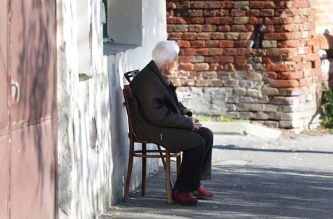 Osijek, 01. 11. 2025., slobodnjak, slobodnjaci, umirovljenik, umirovljenici, siroma&scaron;tvo, mirovina, egzistetncija, na rubu siroma&scaron;tva, jesen, toplo vrijeme SNIMIO BRUNO JOBST