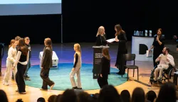 OŽsijek, 9. 112. 2025., Dodjela mirovnih nagrada i priznanja Krunoslav SukićO&Scaron; Vi&scaron;njevac; priznanja; nagrade; mir; Krunoslav Sukić